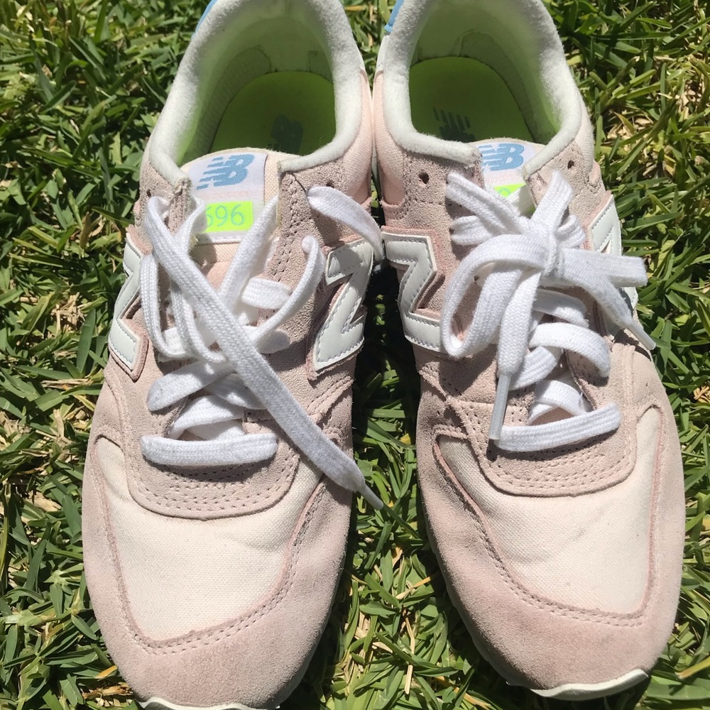 🥳 (SOLD) New Balance sneakers